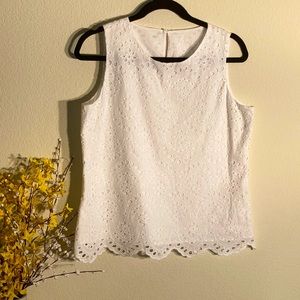 white blouse  of the brand Calvin Klein size M